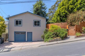 1327 Crespi Dr, Pacifica, CA 94044