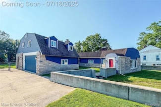 2785 Saint Clair Dr, Rochester Hills, MI 48309