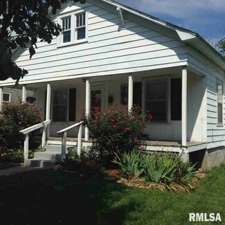 313 Sycamore St, Anna, IL 62906