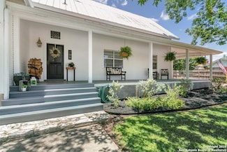 704 North St, Comfort, TX 78013