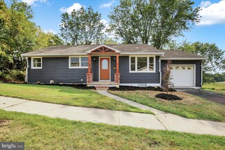 6 Riverview Dr, Middletown, PA 17057