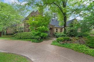 569 Lexington Cir, Memphis, TN 38120