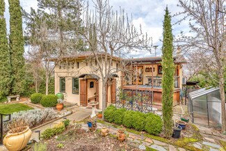 499 Iowa St, Ashland, OR 97520