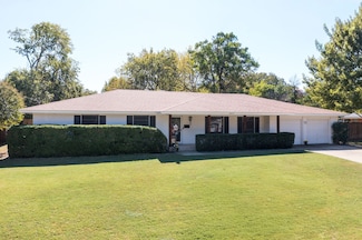 4819 Hope St, River Oaks, TX 76114