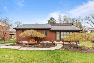 1671 Charlton Heights Rd, Coraopolis, PA 15108