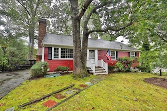 19 Embassy St, Yarmouth Port, MA 02675
