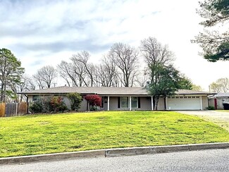 281 Redbud Ln, Tahlequah, OK 74464