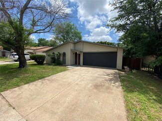 1725 Manor Ct, Fort Worth, TX 76134