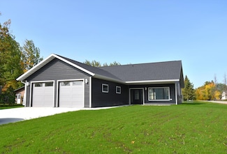 609 Lincoln St SE, Warroad, MN 56763