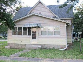 308 W 5th St, Longton, KS 67352
