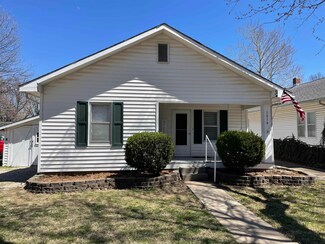 1614 Loomis St, Winfield, KS 67156
