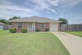 1103 Lynnwood Ct, Cleburne, TX 76033