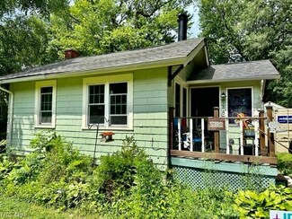 5380 Burns Rd, North Olmsted, OH 44070