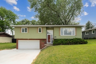 122 Park Ln, Waterloo, IA 50702