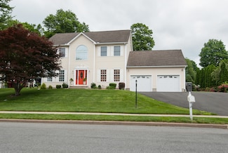 6 Fawn Meadow Dr, Naugatuck, CT 06770