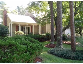 14 Porter Rd, Rochester, MA 02770