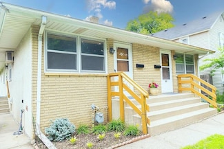 1611 Taylor Ave W, Saint Paul, MN 55104