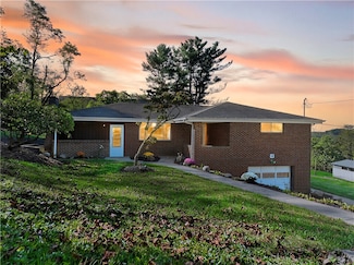 14 Holt Dr, Finleyville, PA 15332