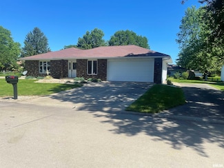 212 Pinecrest Dr, Macomb, IL 61455