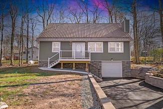1134 Kensington Dr, Tobyhanna, PA 18466