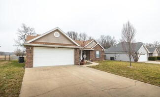 1360 N Chicago Ave, Bolivar, MO 65613