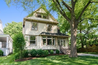 177 Scottswood Rd, Riverside, IL 60546