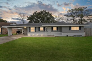 912 N Travis St, Liberty, TX 77575