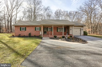 2406 Roundtop Rd, Middletown, PA 17057