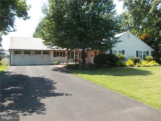 101 Fieldstone Rd, Levittown, PA 19056