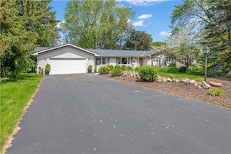 6 Keystone Ct, Brockport, NY 14420
