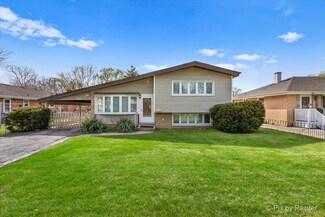 2892 S Scott St, Des Plaines, IL 60018