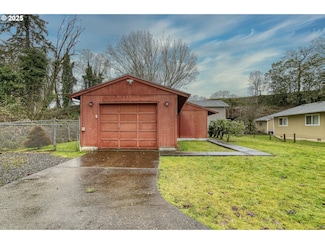 205 N 7th St, Saint Helens, OR 97051