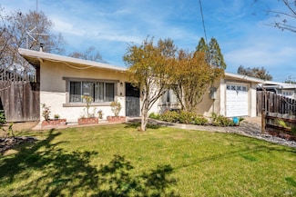 324 Empire Dr, Ukiah, CA 95482