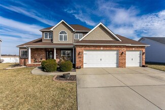 136 Oakshire Dr E, Glen Carbon, IL 62034
