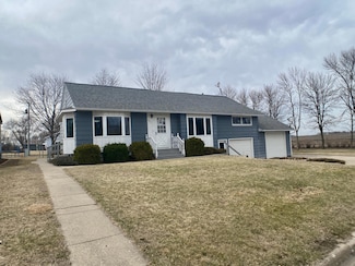 691 Maple St, Wabasso, MN 56293