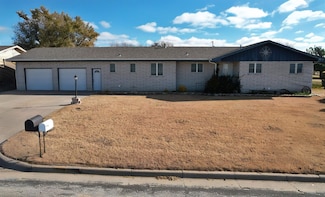 720 N 2nd St, Wakeeney, KS 67672