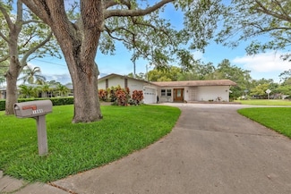 1666 Souvenir Dr, Clearwater, FL 33755