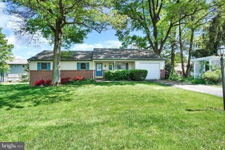 15 Dogwood Ln, Manchester, PA 17345