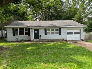 614 E Division St, Bolivar, MO 65613