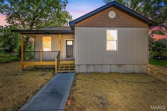 102 N White Oak St, Desloge, MO 63601