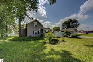 302 Pine St, Kalkaska, MI 49646