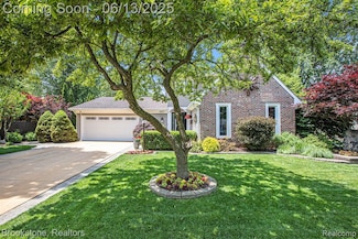 4057 Cypress Dr, Troy, MI 48085