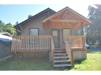 904 E E St, Rainier, OR 97048