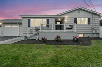 6 Meadow Dr, Waterford, CT 06385
