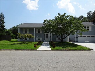 98 Stillwater Dr, Warwick, RI 02889