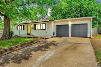 3606 SW 31st St, Topeka, KS 66614