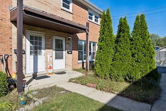 221 Linn Ct Unit D, North Aurora, IL 60542