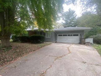 1230 16th St, West Des Moines, IA 50265