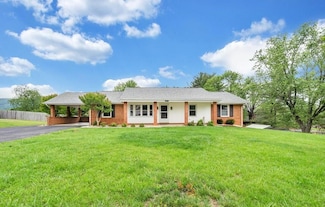 4015 Mockingbird Hill Rd, Roanoke, VA 24012