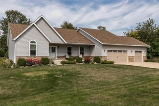 245 Coach St, Robins, IA 52328